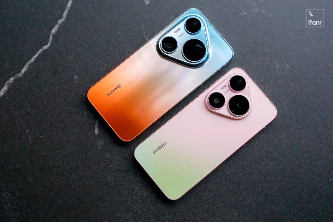 两款华为Pura 90手机置于大理石台面