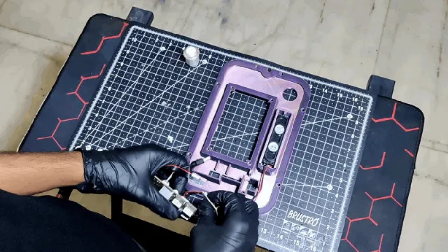 把组件安装到3D打印机身中