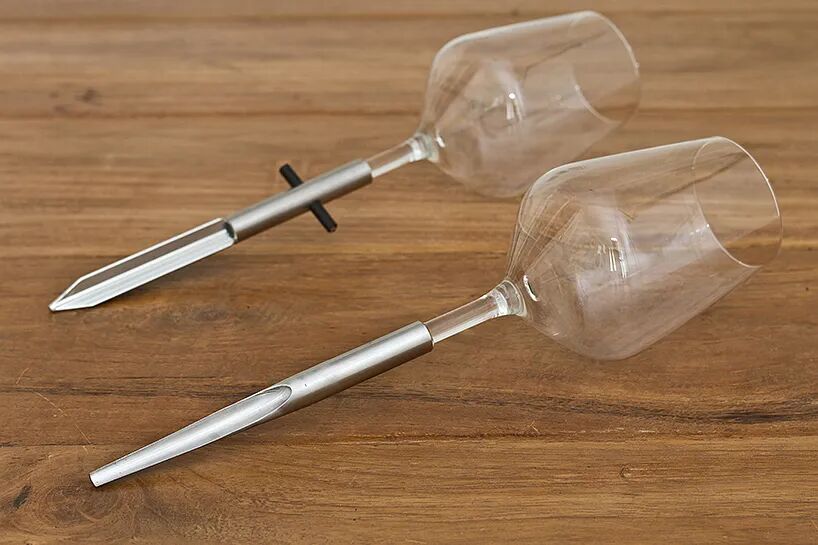 玻璃漏斗特写图