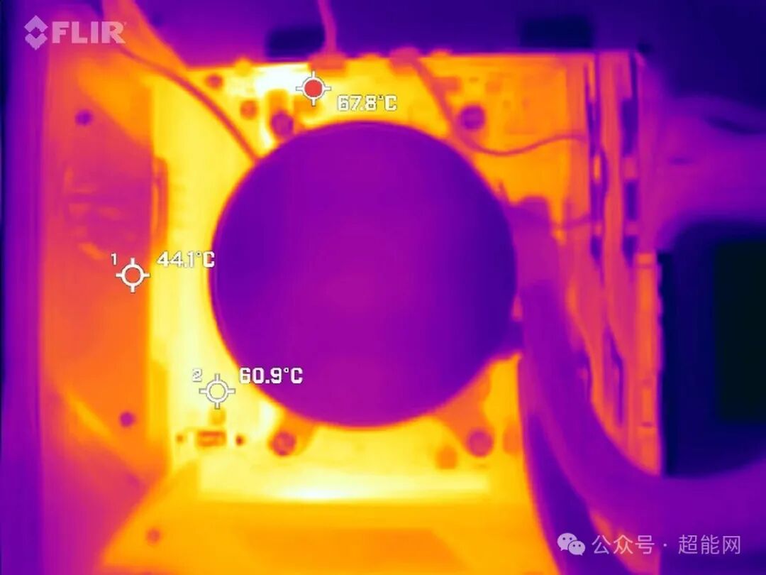 主板供电模块热成像图