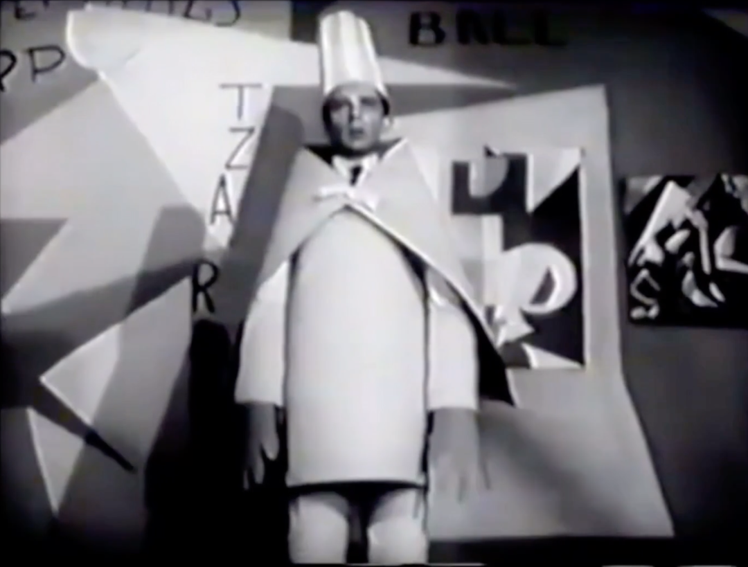 一张具有实验艺术风格的人物黑白影像