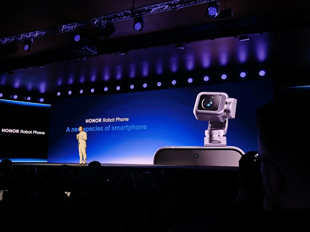 荣耀 Robot Phone 发布会现场