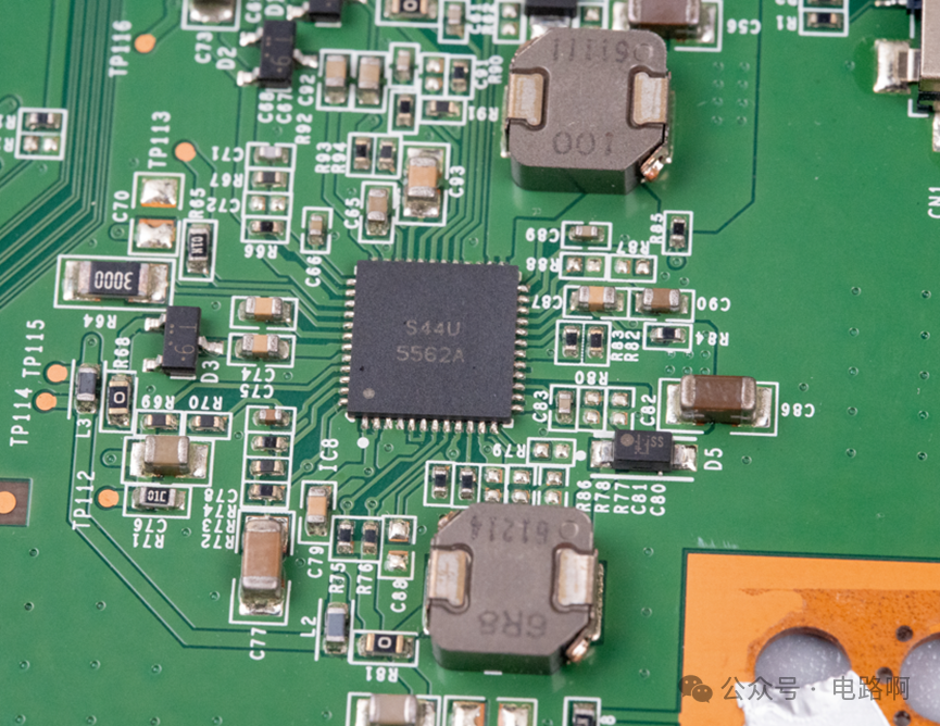 逻辑板上的电源管理电路区域