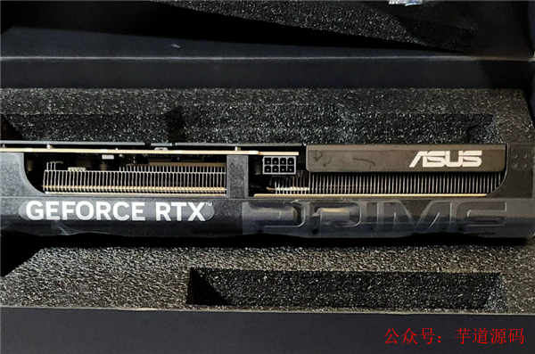 RTX 5080 显卡细节特写