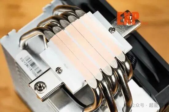 散热器底座与热管特写