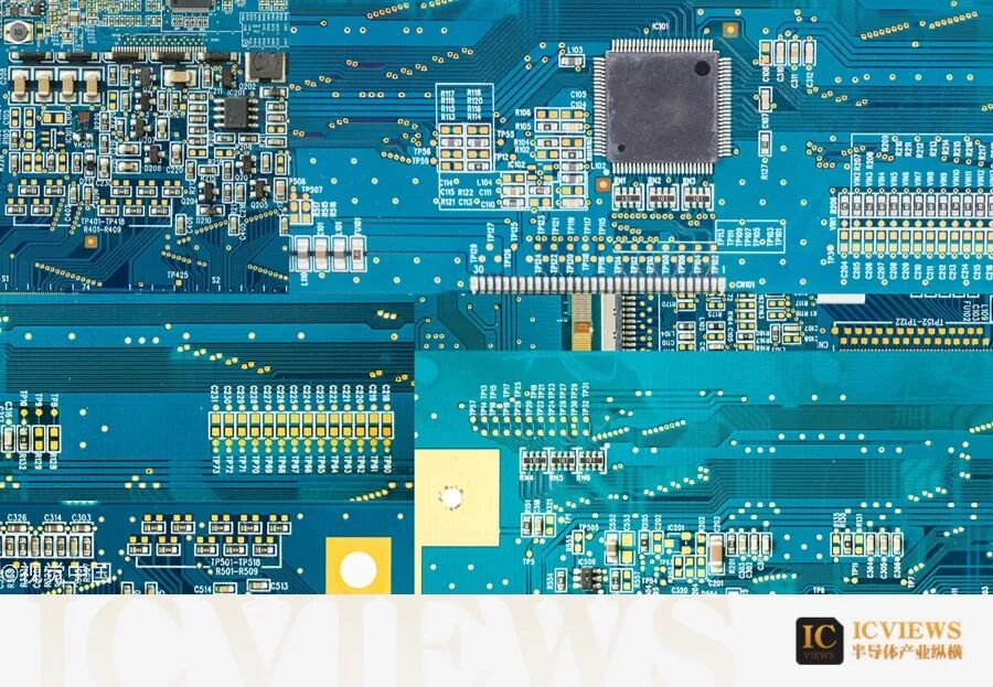 PCB特写:密集的电子元器件与电路走线