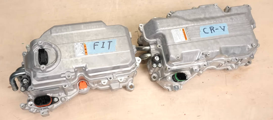 本田FIT与CR-V PCU尺寸对比图（俯视图）