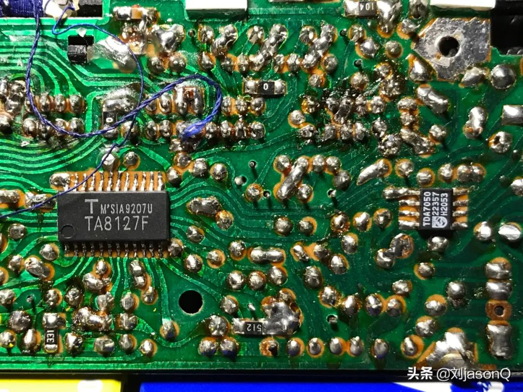 绿色PCB特写，主要芯片为TA8127F与TDA7050