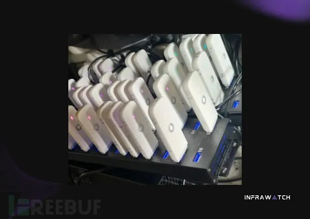 白色便携设备插在USB底座上，指示灯亮起