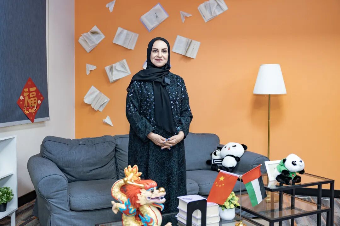 5月27日，阿联酋中文教学“百校项目”执行负责人法蒂玛·艾哈迈德·巴斯塔基在阿布扎比