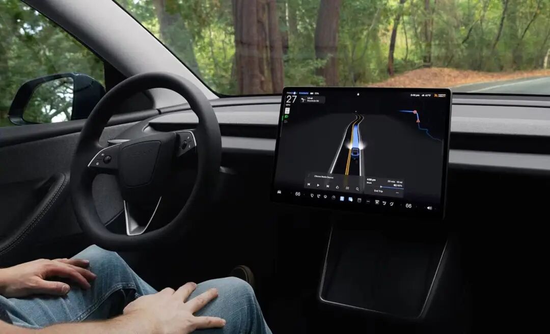 特斯拉FSD自动驾驶状态下车内视角