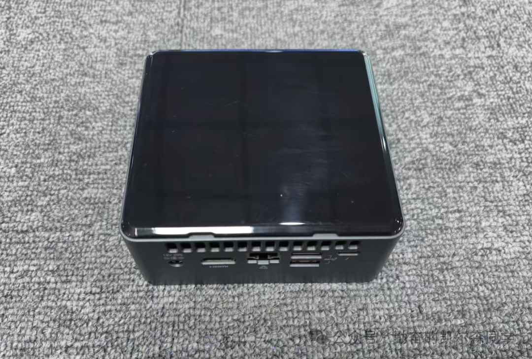 Intel NUC8i3BEH 迷你主机外观