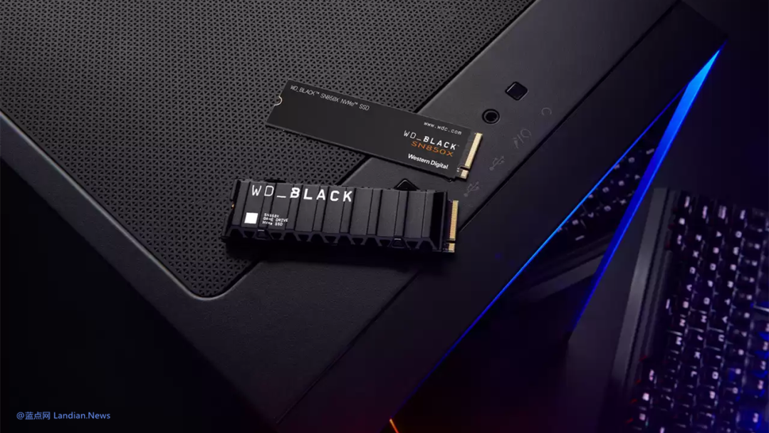 放置在电脑机箱上的WD_BLACK SN850X与SN850固态硬盘