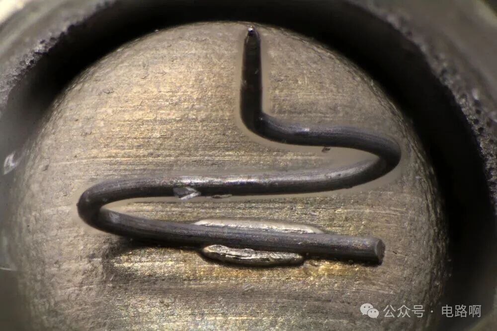 带有弹性机构的点接触装配细节