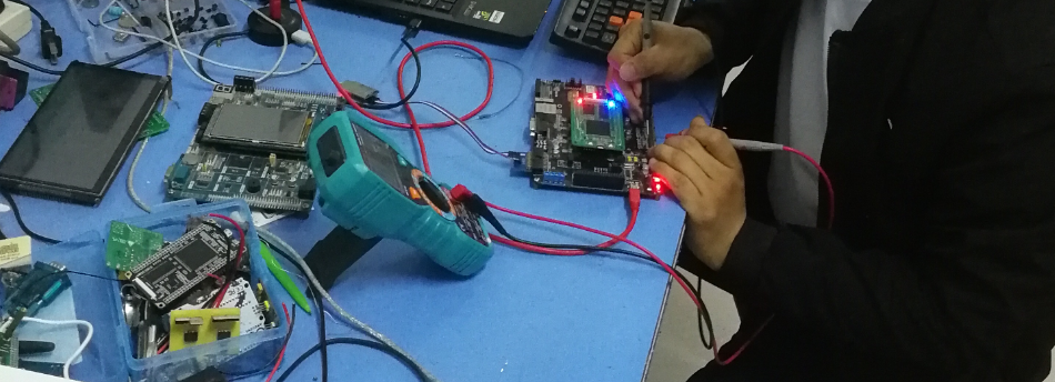 嵌入式工程师工作台调试场景