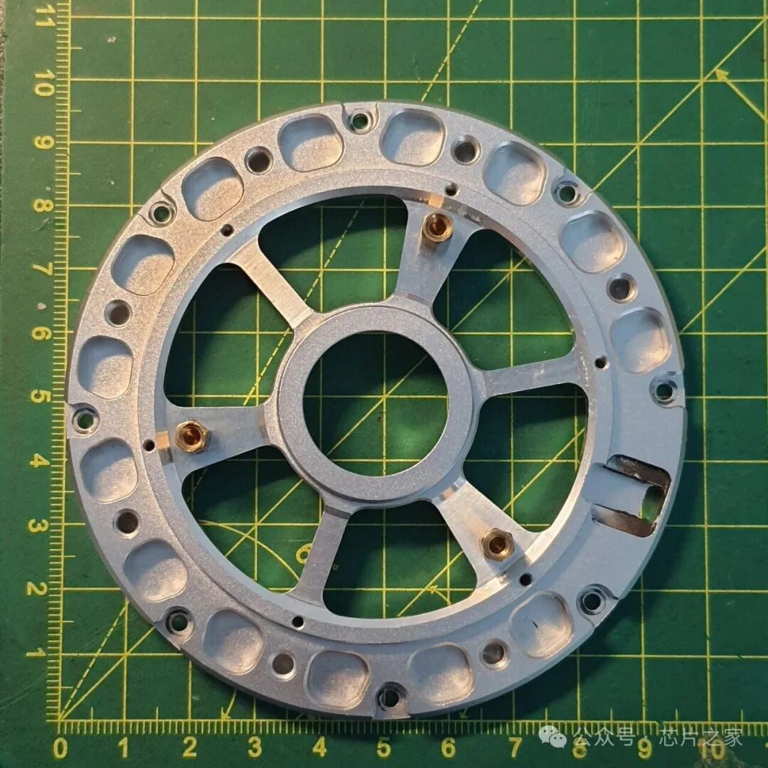电机顶壳内部细节