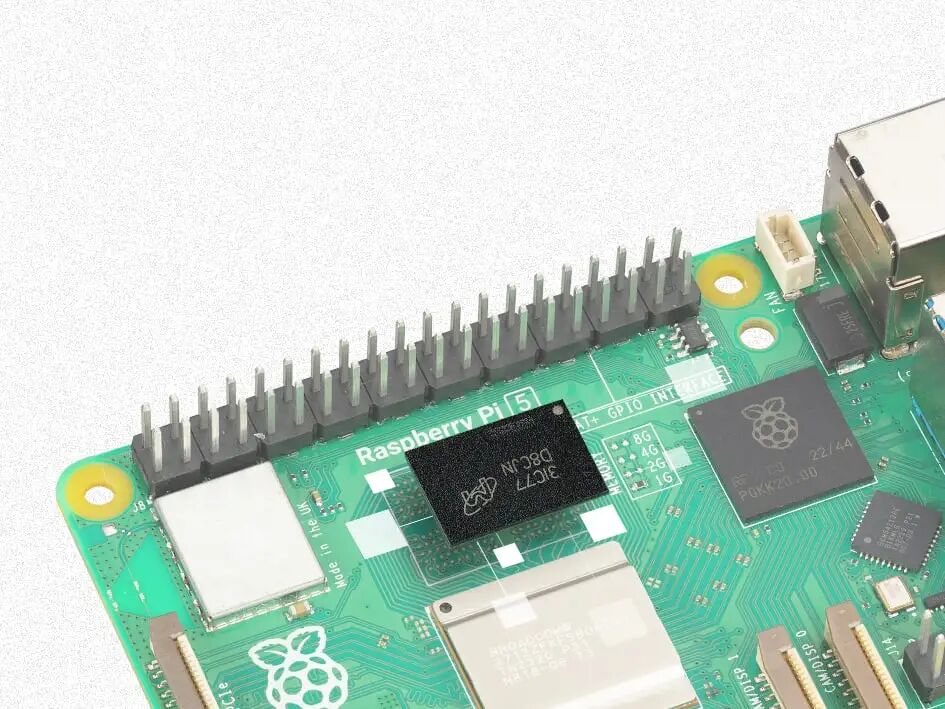 Raspberry Pi 5 主板特写:GPIO 接口与芯片布局