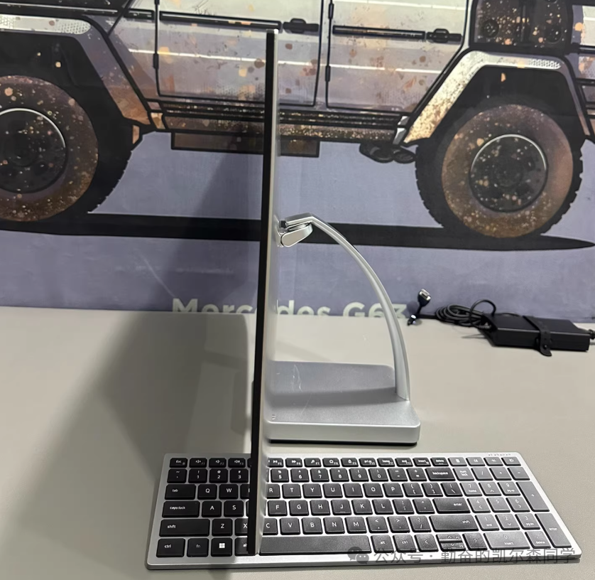 戴尔S2718D侧面超薄设计