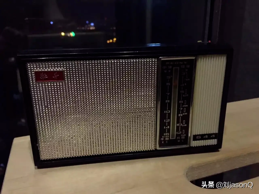 黑色复古牡丹644型号便携式收音机外观