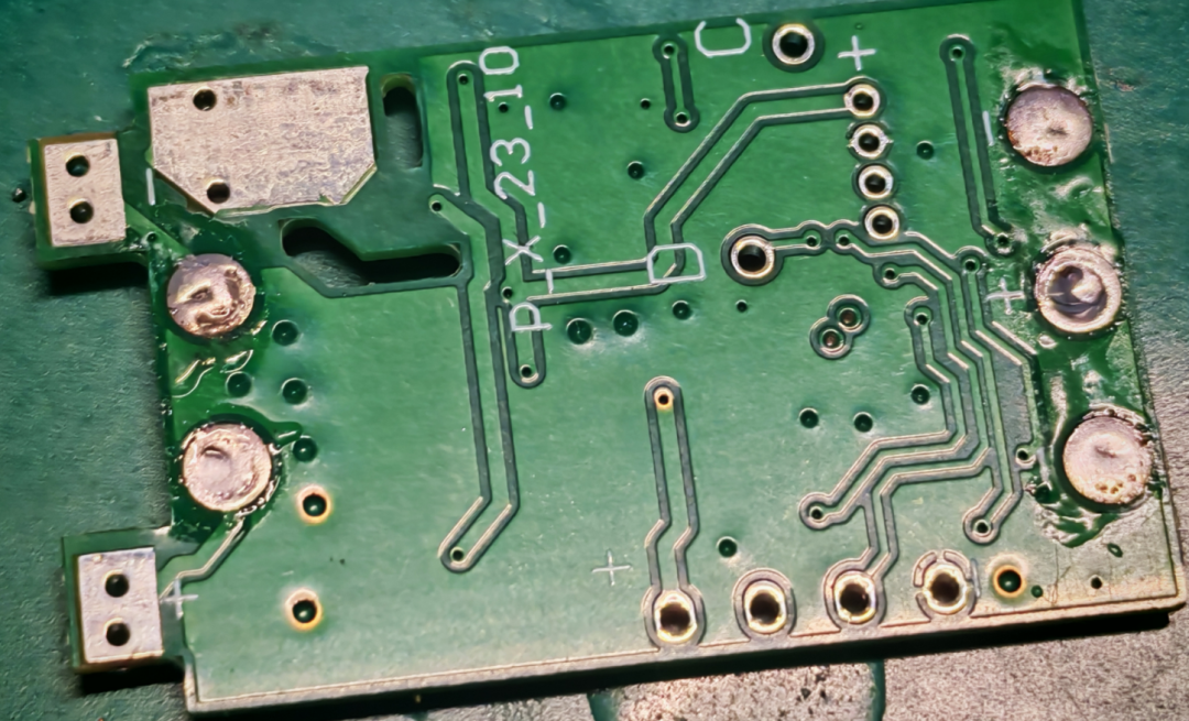 PT100 4-20mA变送器电路板背面散热设计