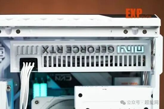 安装在机箱内的RTX 5060 Ti Mini W OC显卡