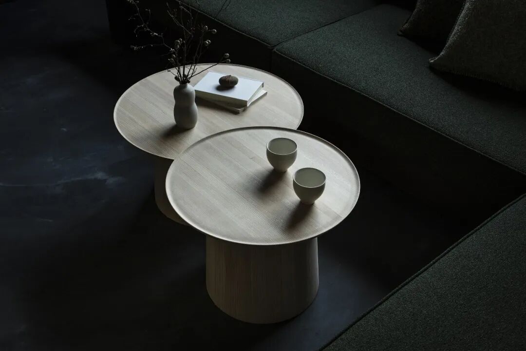 圆形茶几与茶具静物