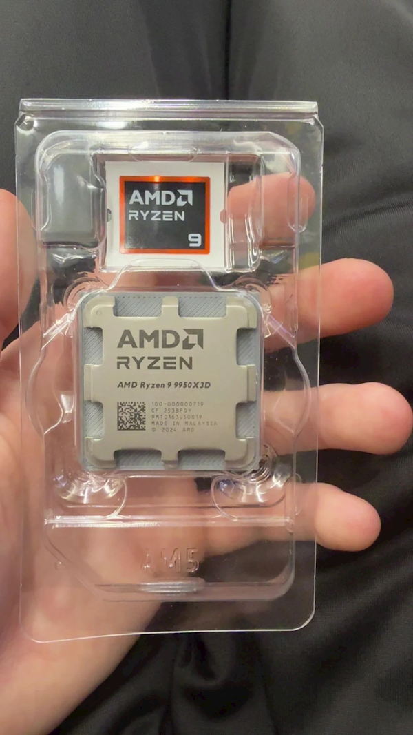 正品AMD锐龙9 9950X3D盒装处理器外观