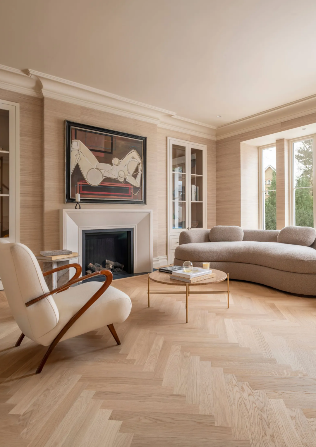 现代客厅与人字拼木地板