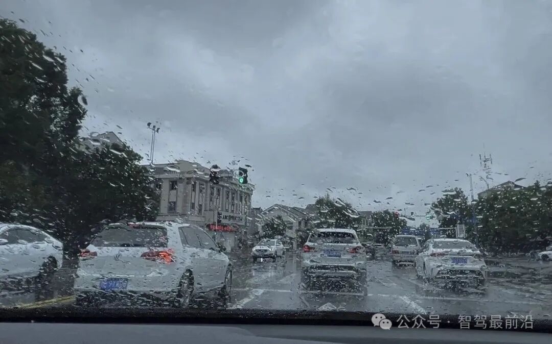 自动驾驶雨天场景示意图