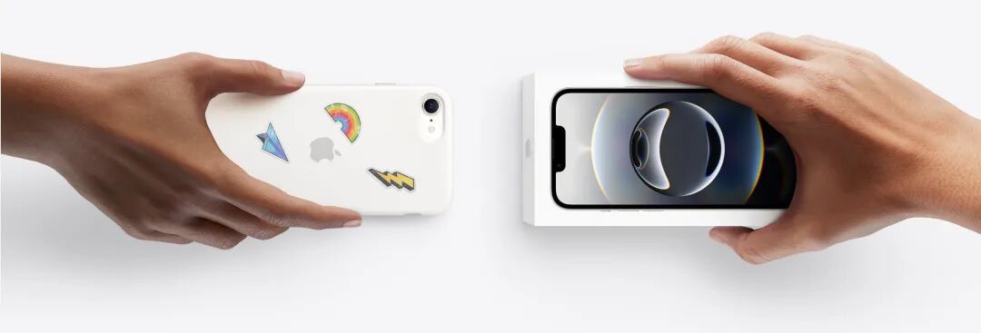 iPhone包装盒与手机壳展示