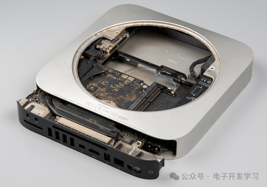 抽出主板后的Mac mini外壳