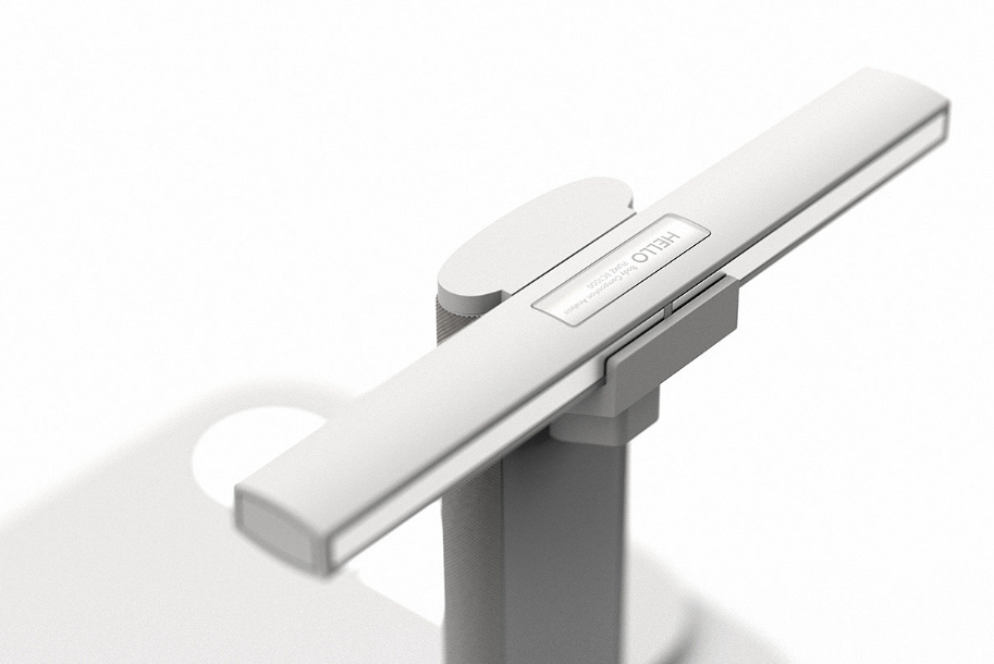 极简风格的白色桌面支架特写，刻有HELLO字样