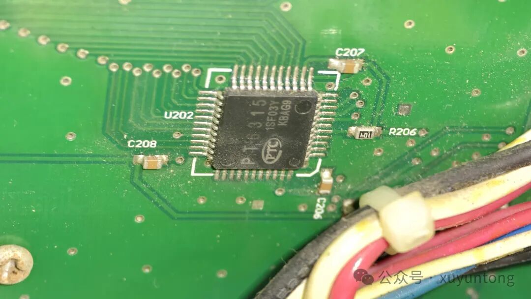 IT8512电子负载主板局部特写，显示PT6315 VFD驱动芯片及周边电路