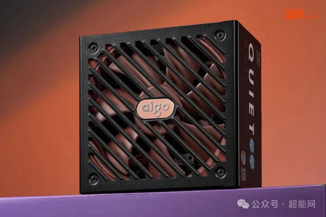 带有棕红色风扇格栅的电源主体