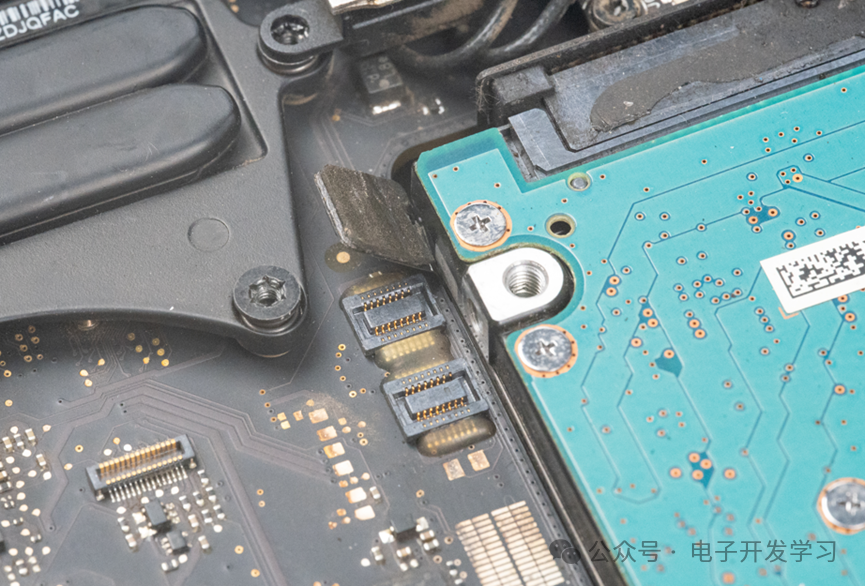 硬盘接口未插入特写