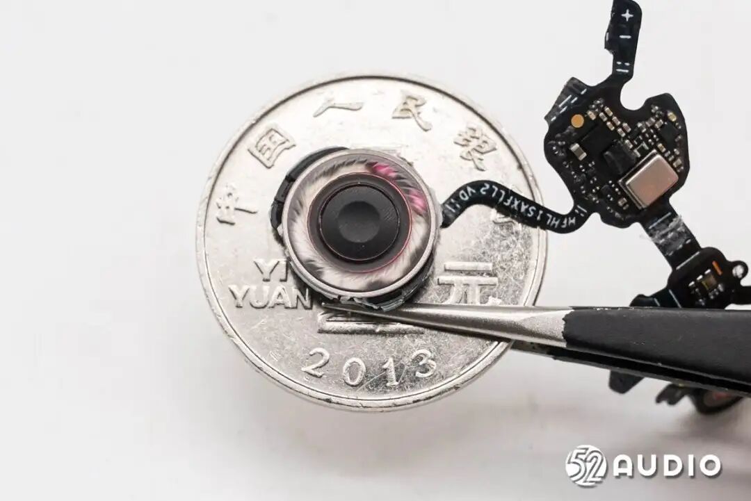 低音单元与一元硬币尺寸对比