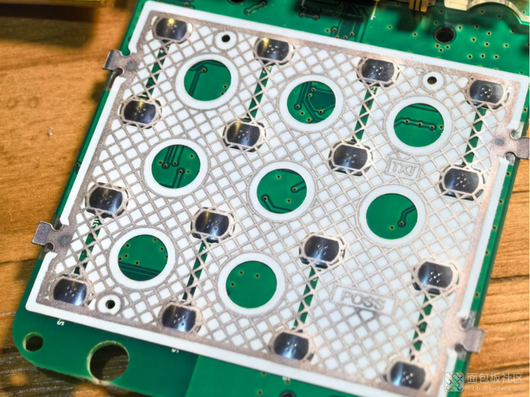 POS机键盘锅仔片矩阵特写