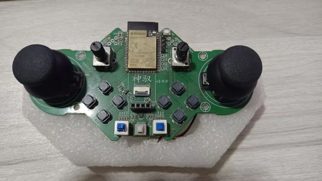 神驭 v2.0.0 遥控器 PCB 实物