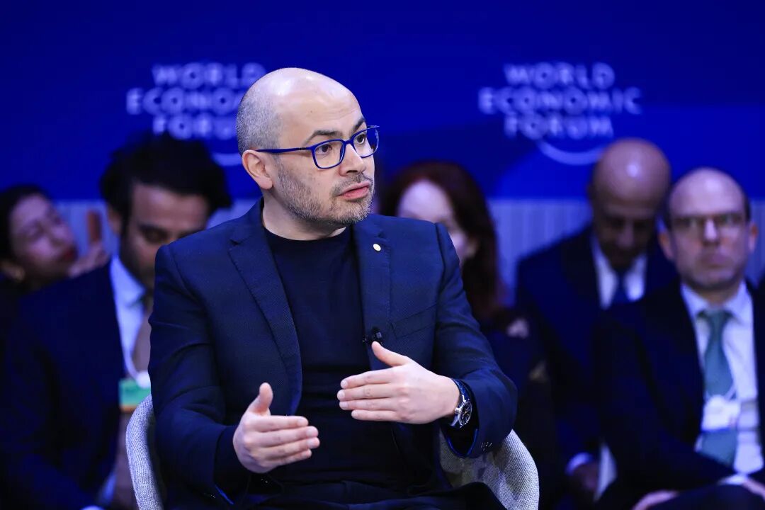 DeepMind CEO Demis Hassabis在达沃斯参与对谈