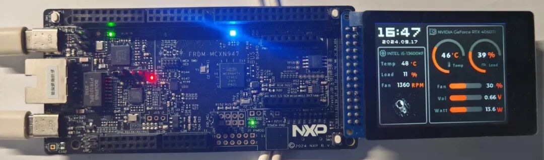 FRDM-MCXN947开发板与USB监控屏实物效果
