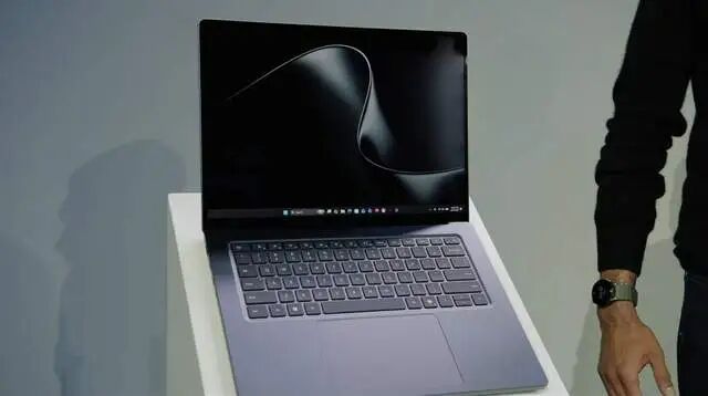 Surface Laptop Ultra 产品展示图