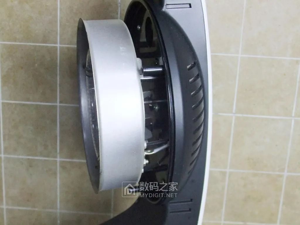 加热器后方的隔热空间