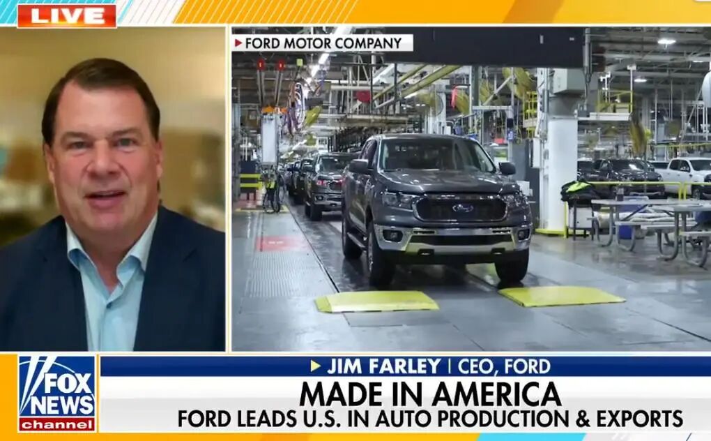 福克斯新闻节目中福特CEO吉姆·法利发表讲话的直播画面