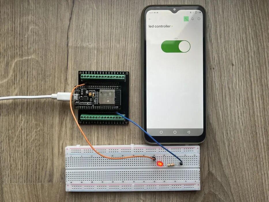 ESP32连接面包板与手机控制界面