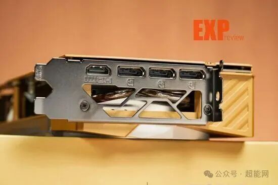 微星RTX 5070圣光OC显卡输出接口侧面