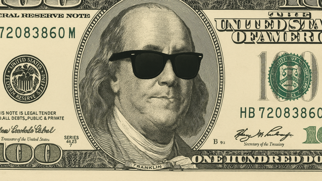 戴着墨镜的100美元纸币上的富兰克林肖像