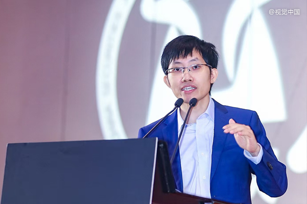 DeepSeek创始人梁文锋在演讲