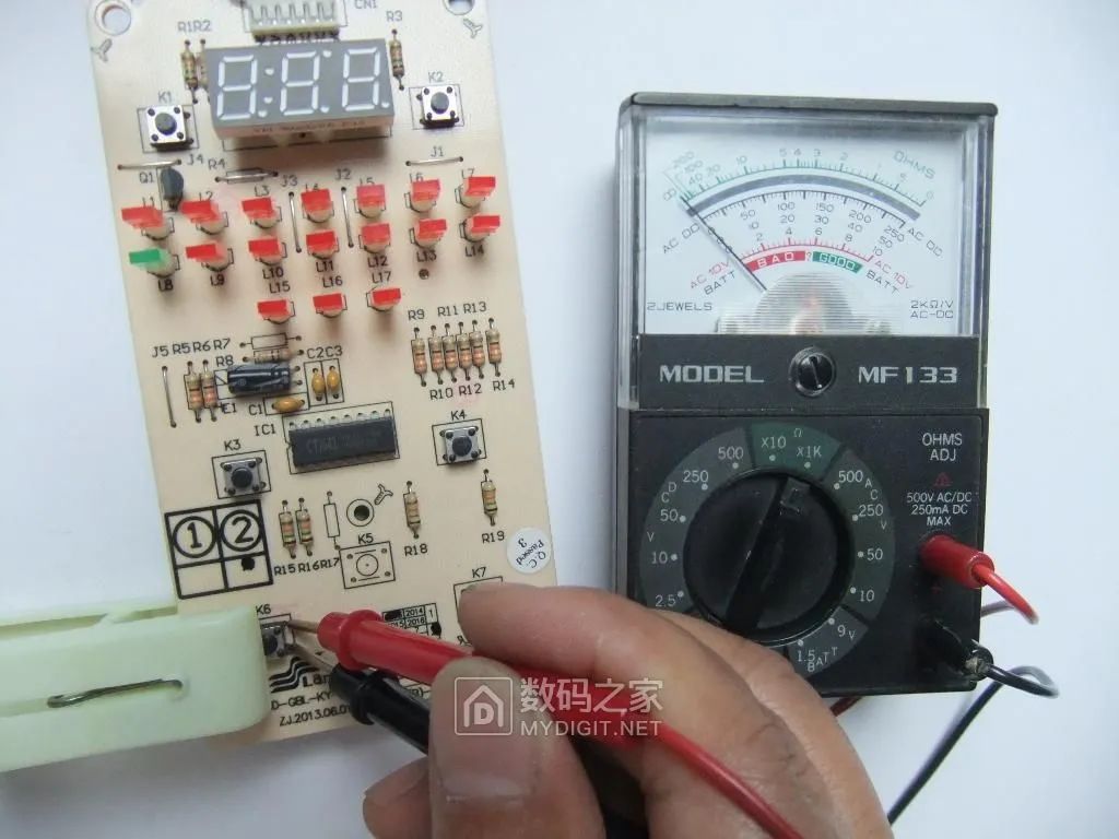 用万用表检测故障微动开关