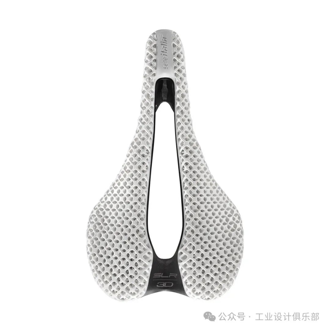 Selle Italia品牌3D打印坐垫特写，标识清晰