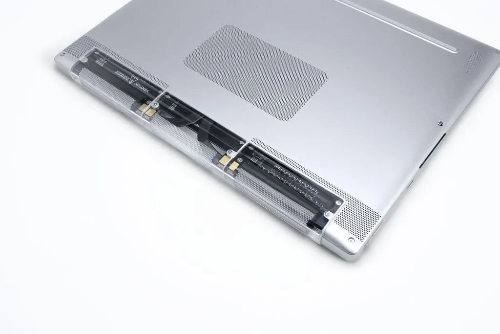 Ventiva无风扇笔记本电脑原型机底部视图